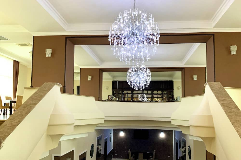 Albert Hotel & Restaurant