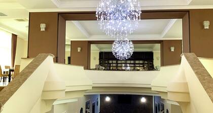 Albert Hotel & Restaurant