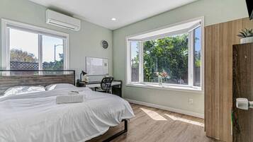 Desk, iron/ironing board, WiFi, bed sheets