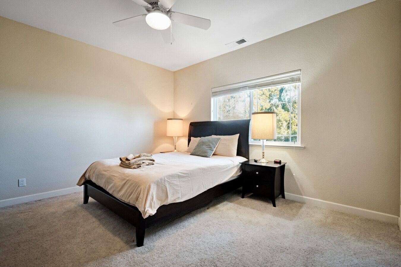 Bureau, fer et planche à repasser, Wi-Fi, literie fournie