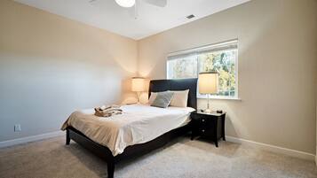 Bureau, fer et planche à repasser, Wi-Fi, literie fournie