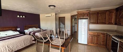 Suite | Escritorio, espacio para trabajar con laptop y wifi gratis