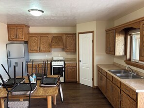 Suite | Private kitchen | Full-sized fridge