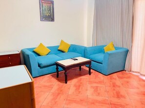 Basic Apartment | Living area