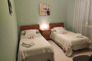4 makuuhuonetta, silitysrauta/-lauta, vauvan matkasänky, ilmainen Wi-Fi