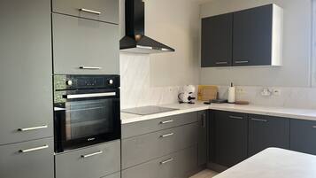 Réfrigérateur, micro-ondes, four, lave-vaisselle