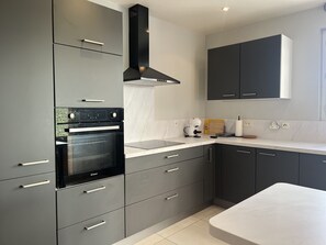 Fridge, microwave, oven, dishwasher