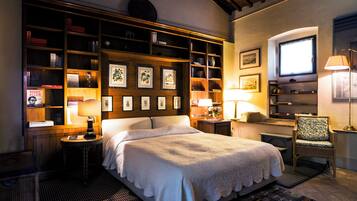 Iron/ironing board, Internet, bed sheets