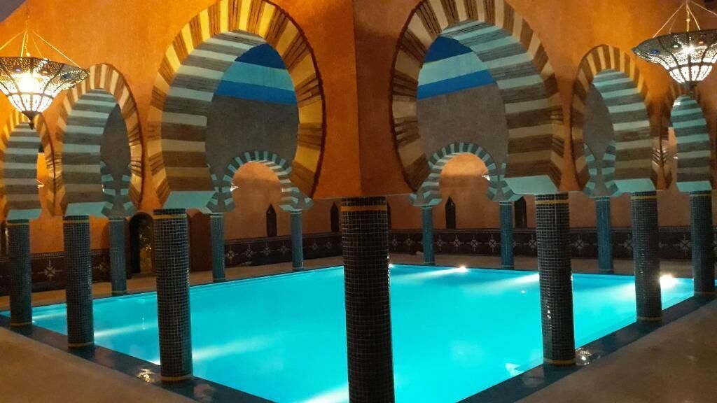 Indoor pool, pool loungers