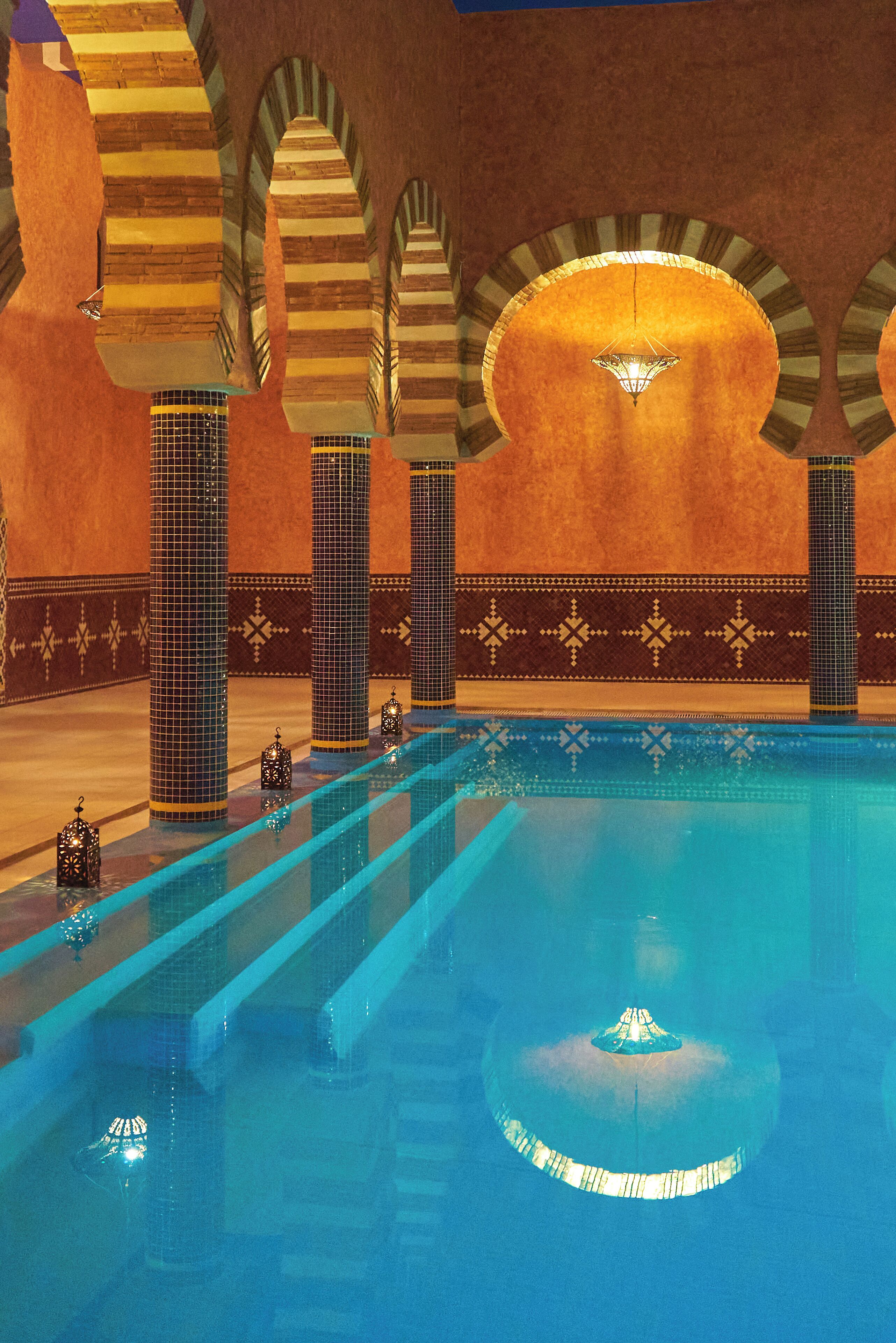 Indoor pool, sun loungers