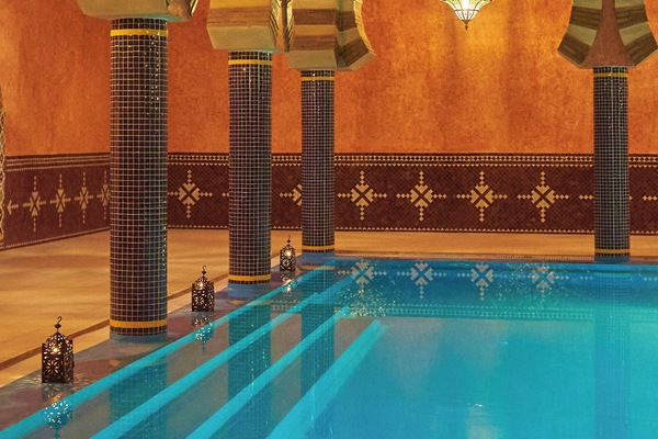 Indoor pool, sun loungers