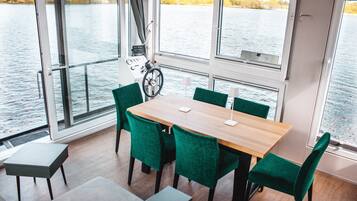 Mobile Home | Tempat makan