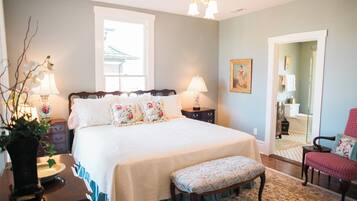 4 bedrooms, desk, iron/ironing board, free WiFi