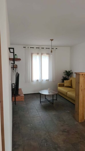 Living area - Charming apartment between sea and mountains (Calenzana)