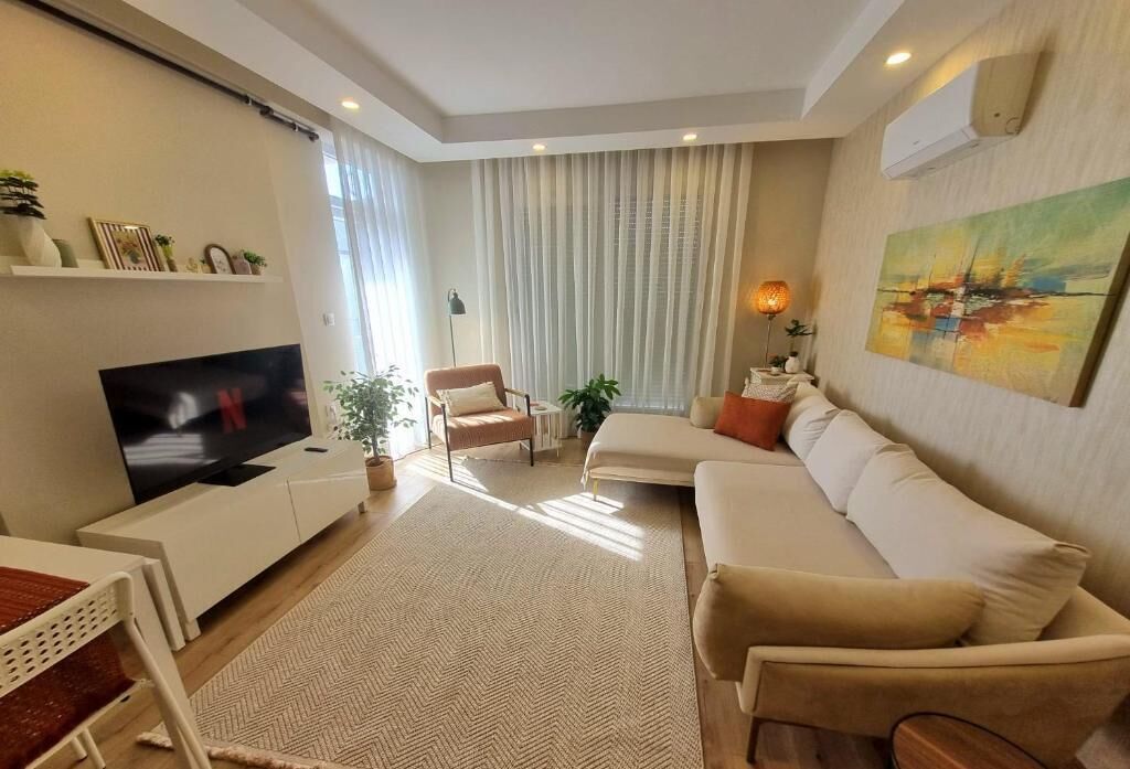 Flat-screen TV, computer monitors