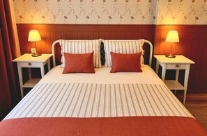 Tirai kedap cahaya, setrika/meja setrika, dan Wi-Fi gratis