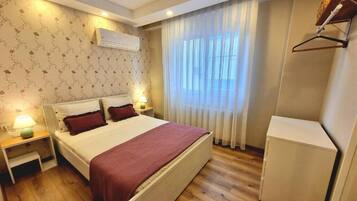 Blendingsgardiner, strykejern/-brett og wi-fi (inkludert)