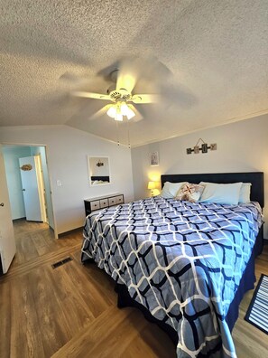 2 bedrooms, iron/ironing board, free WiFi, bed sheets - Ocean City, MD 2 BR/1 BA Family Vacation Rental +Dog Friendly (Ocean City)