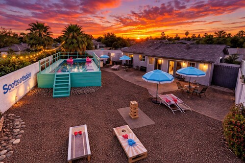 Old Town Villa Oasis, Pool, Games & Sleeps 12