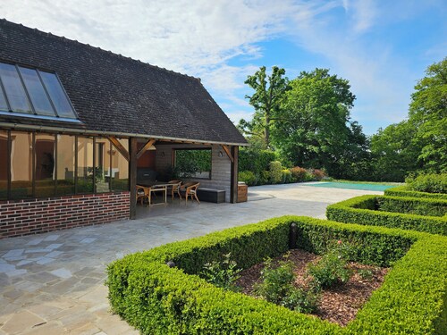 Poolhouse mit privatem Pool & Garten – nahe Versailles & Paris