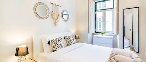 Iron/ironing board, free WiFi, bed sheets