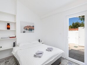 2 bedrooms, iron/ironing board, bed sheets - Sunny Palace Studio 2 (Dubrovnik)