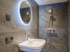 House | Bathroom - Modern Holiday Home in the Heart of Grossarl (Grossarl)
