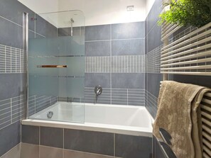 House - Casa Elena Cozy Stay Steps From Metro Station (Milan)