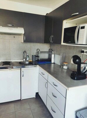 Private kitchen - White and blue studio 1min from the promenade and the beach !😎 (Nice)