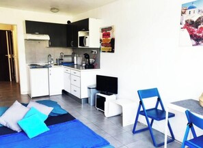 Iron/ironing board, WiFi, bed sheets - White and blue studio 1min from the promenade and the beach !😎 (Nice)
