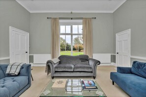 TV - Clavering Hall (Saffron Walden)