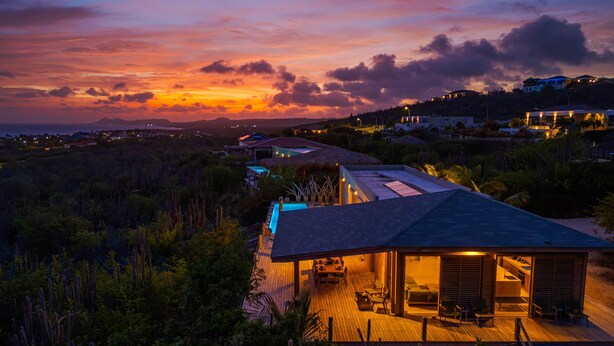 A modern house with a pool, surrounded by natural landscape. - Hilltop Oceanview Escape | Private Pool (Kralendijk)