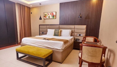 Desk, laptop workspace, free WiFi. The Willows Nest Hotel Ogbomoso