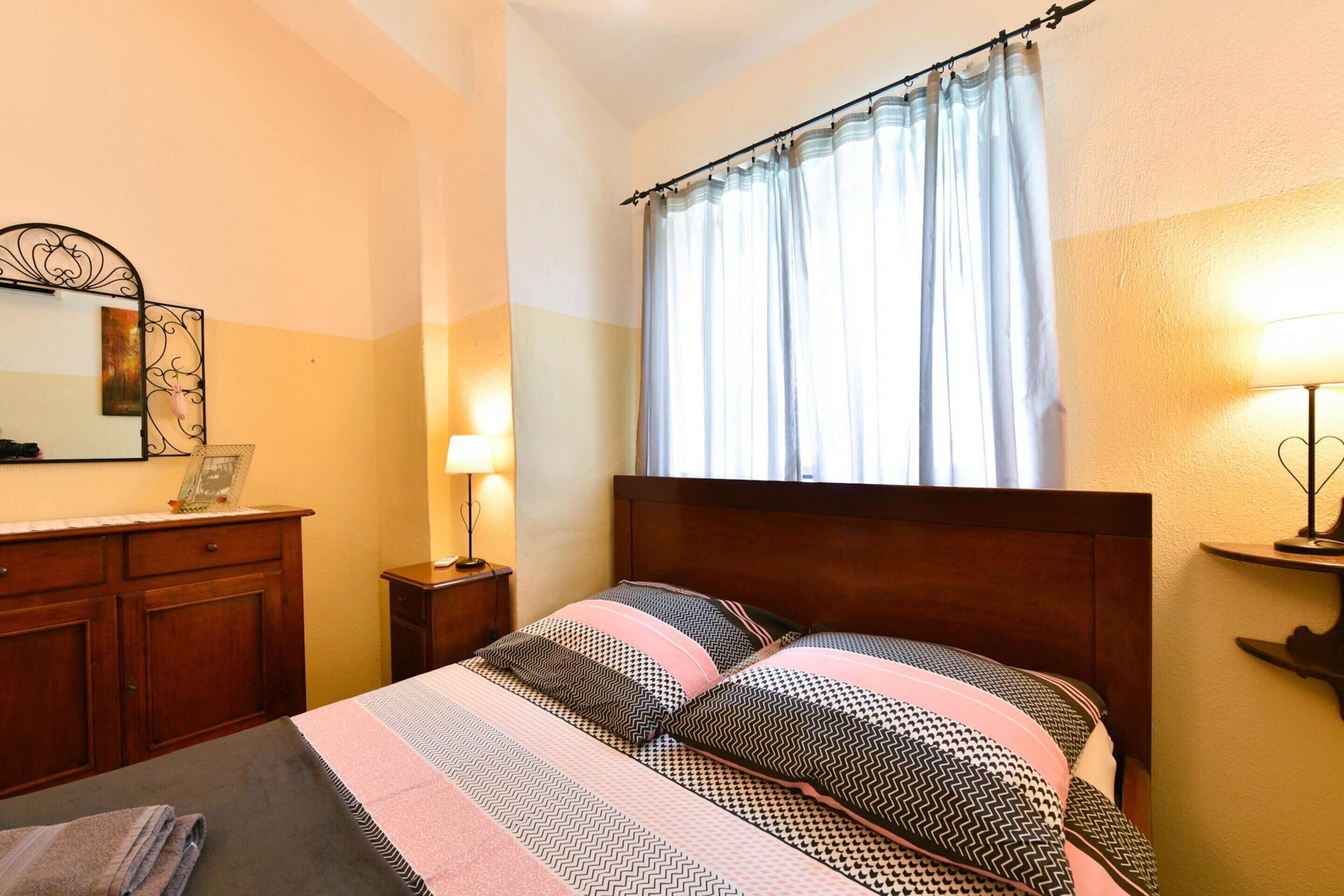 House | 5 bedrooms, individually furnished