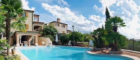 Casa | Piscina | Piscina interna, piscina externa