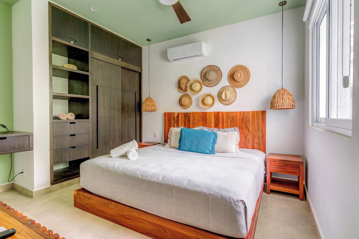 Penthouse, 2 Bedrooms, Hot Tub | In-room safe, individually decorated, individually furnished