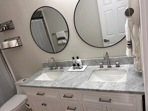 Hair dryer, towels, soap, shampoo - Wonderful studio with AC in vibrant Orlando (Orlando)