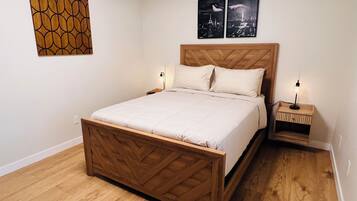 1 soverom, skrivebord, wi-fi (inkludert) og sengetøy