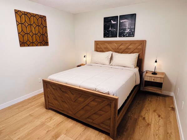 1 soverom, skrivebord, wi-fi (inkludert) og sengetøy