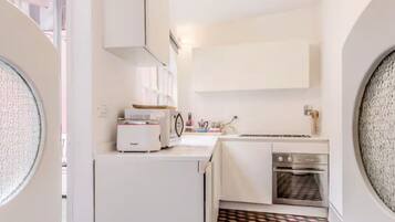 Fridge, microwave, oven, dishwasher