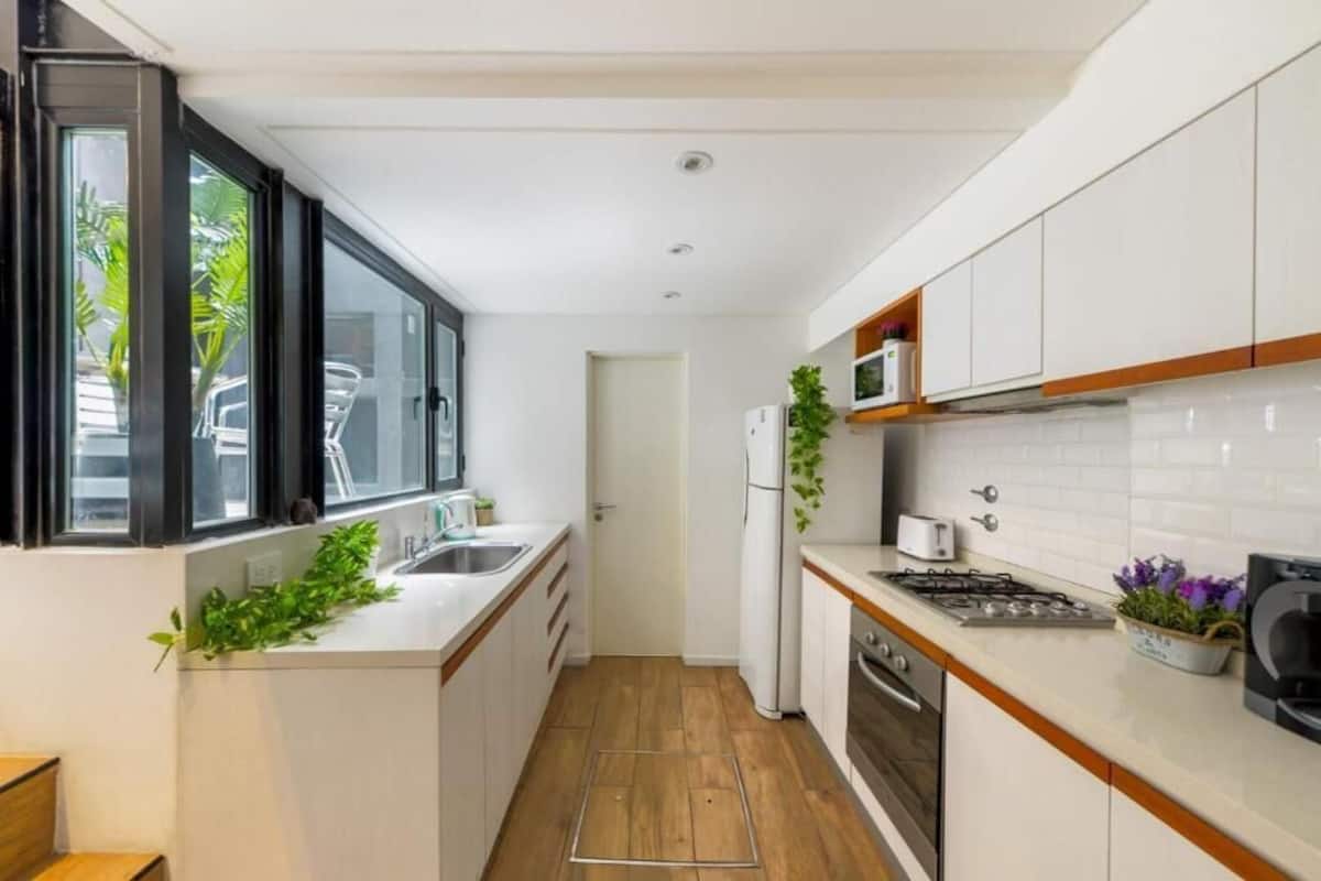 豪華獨棟房屋, 城市景觀 | 私人廚房 | 微波爐、鍋具/餐盤/廚房用品