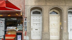 A building with three white doors, each with a distinct arched design. - MOT Honduras 5766 (Buenos Aires)