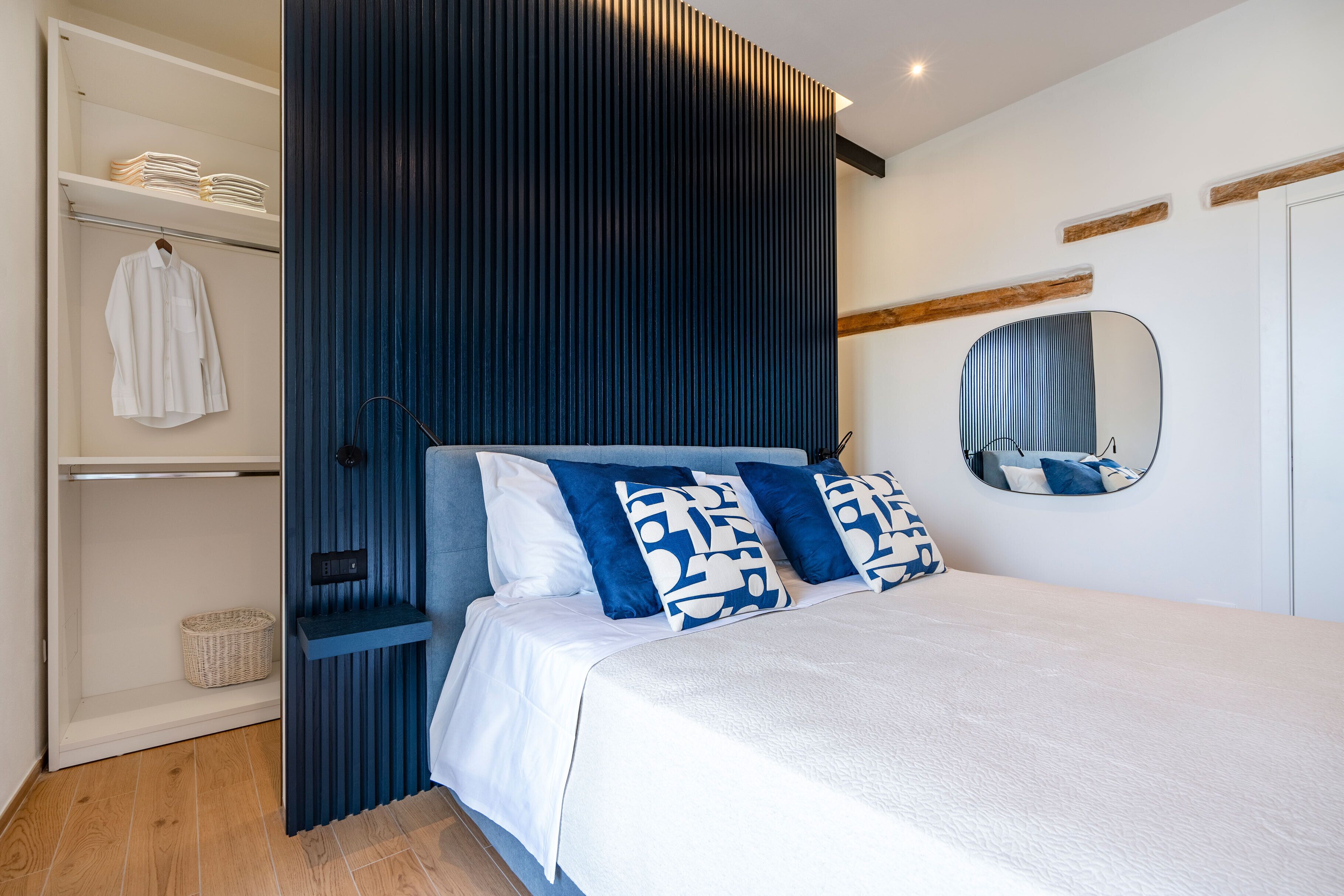 Iron/ironing board, internet, bed sheets