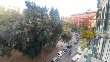 Dobbeltrom – deluxe, balkong, byutsikt | Overnattingsstedets uteområder