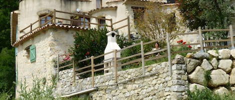 المنشأة من الخارج