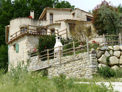 Le frêne – La Ferme des Aygues, Drôme Provençale