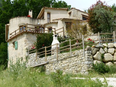 Le frêne – La Ferme des Aygues, Drôme Provençale