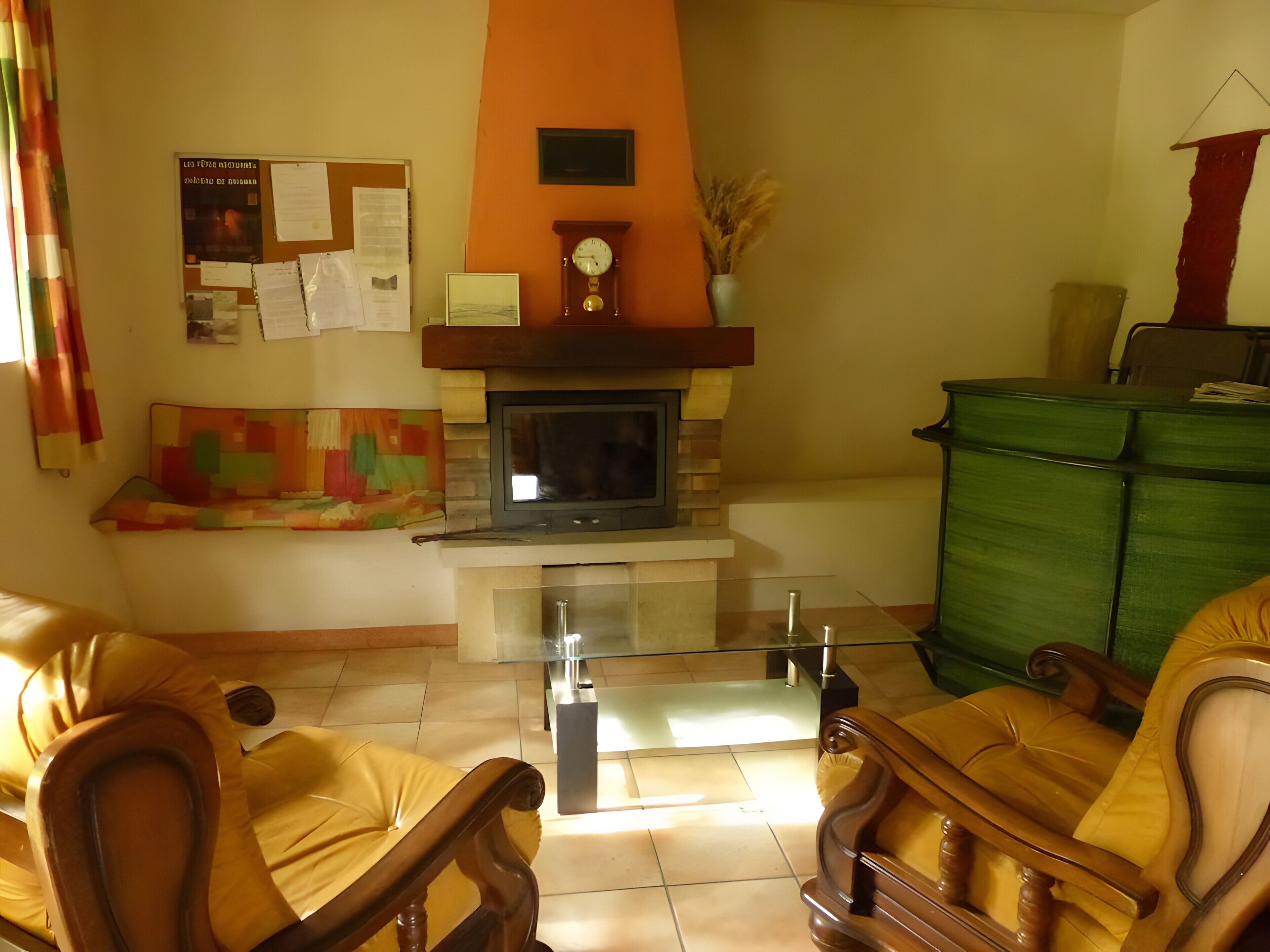 Fireplace, ping pong, stereo