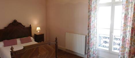 Iron/ironing board, WiFi