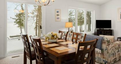 The Shorebird | Lakefront | Dogs OK | Walk to Dunes | SAT-to-SAT Only